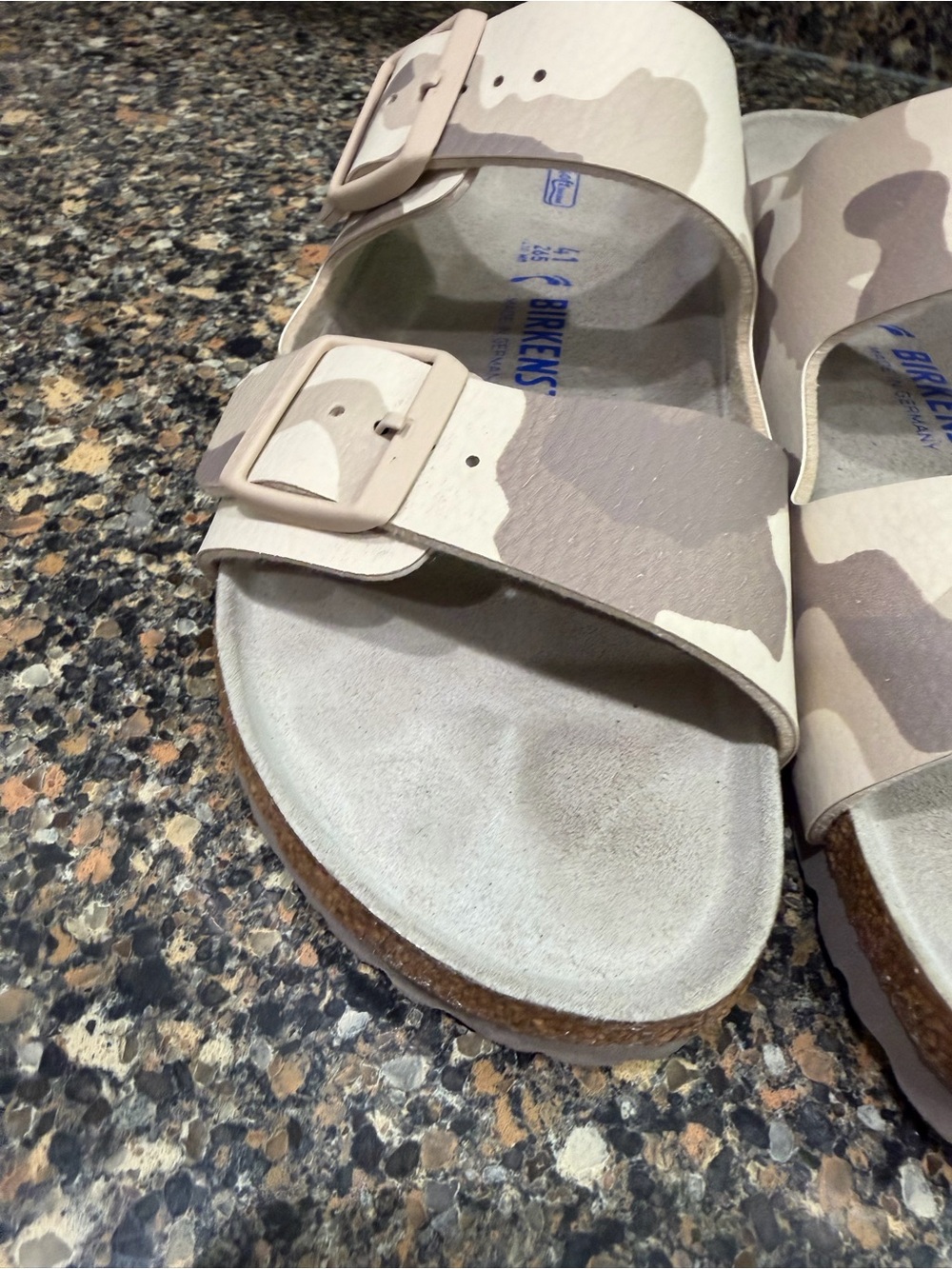 Birkenstock ladies 41 Arizona Two-Strap Sandals in Beige Camo - Picture 3 of 10